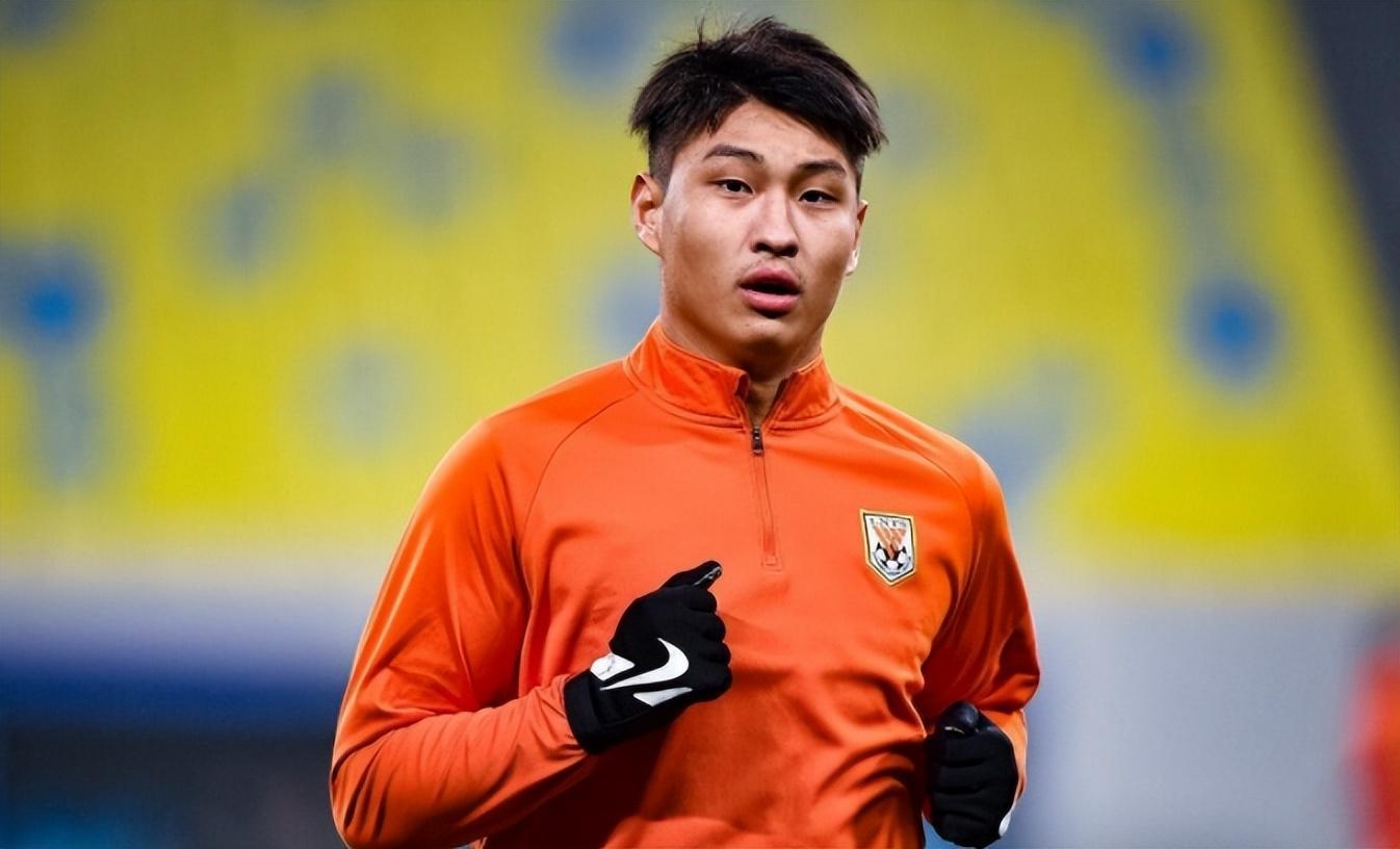 B体育-辽宁铁人出战中超前，中锋位置已喜添本土新锋霸助阵，值得期待