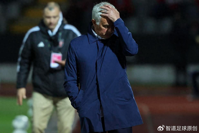 B体育平台-穆里尼奥又抓内鬼+语出惊人 本菲卡若解约 球迷希望阿莫林执教|何塞·穆里尼奥|葡超|本菲卡足球俱乐部|欧冠冠军|球队_新浪体育_新浪新闻